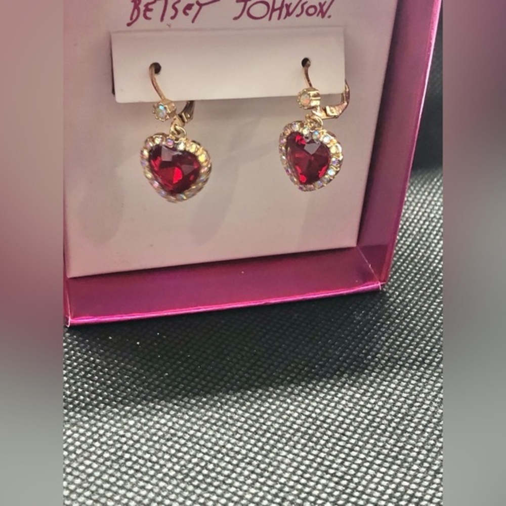 Betsey Johnson heart shaped rhinestones & ruby gemstone dangling‎ earrings new